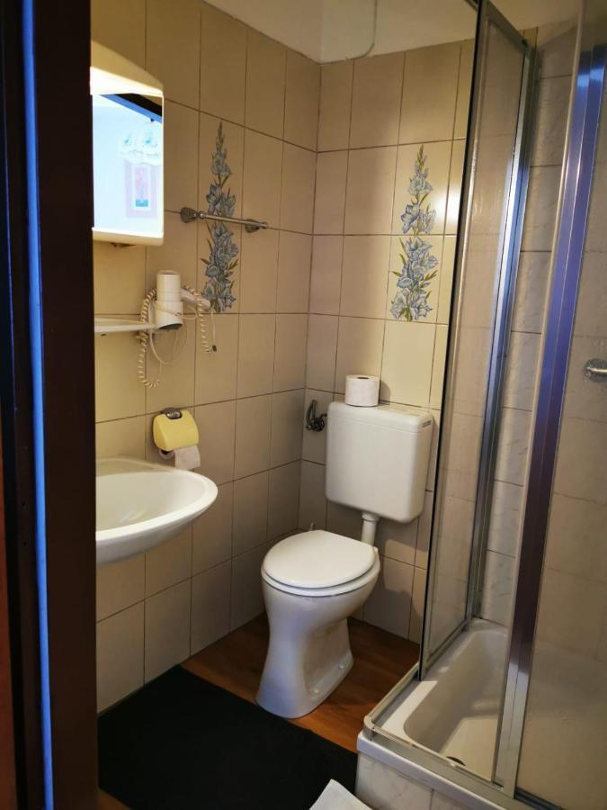 Hotel Goldene Krone Mistelbach Exterior foto